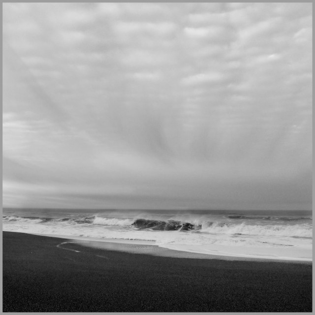 Wavess_sky_bw_1