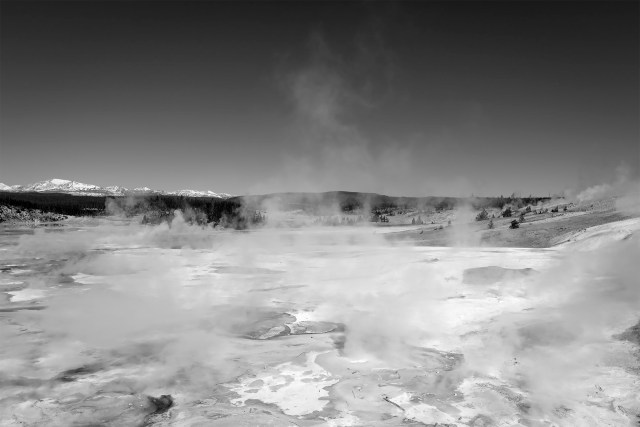 Yellowstone_BW_32987